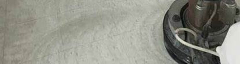 Marmer vernieuwen  reinigen  porien vullen en polijsten in een keer met Devo Marble Renewer op  behandelde / vroeger gelegde vloeren. Verweerd  dof  vuil en gekrast.